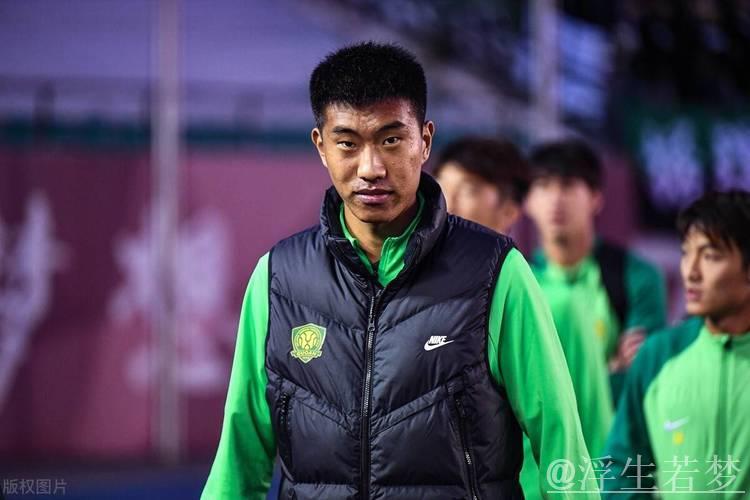 柏杨关键失误！回传送单刀＋拉人犯规，媒体人怒批七窍生烟