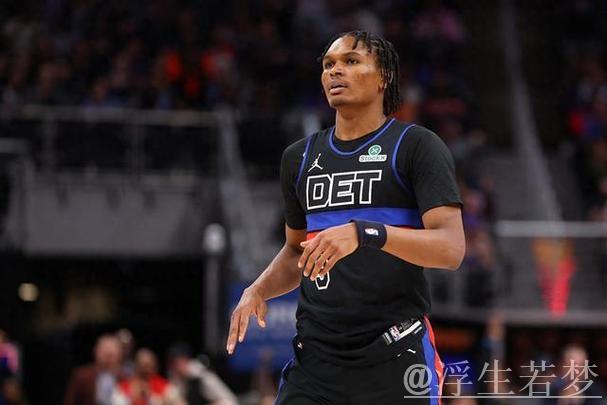 奥萨尔出战高效:9投5中,贡献12分6板1助2抢2帽 奥萨尔出战高效:9投5中,贡献12分6板1助2抢2帽