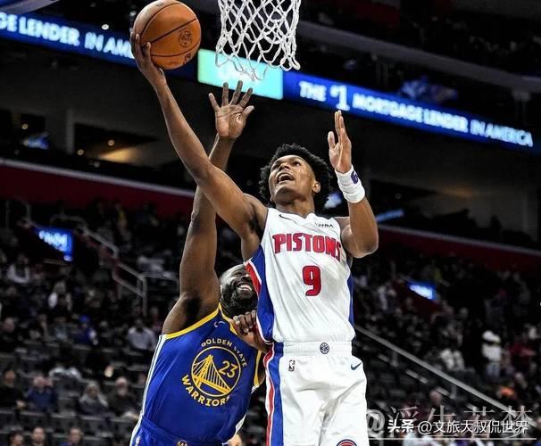 奥萨尔出战高效:9投5中,贡献12分6板1助2抢2帽 奥萨尔出战高效:9投5中,贡献12分6板1助2抢2帽